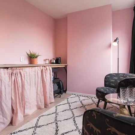 Homestay Pink Panther Studio
